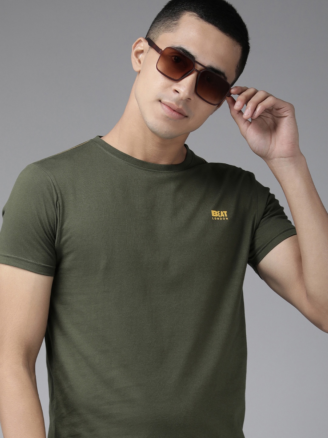 

BEAT LONDON by PEPE JEANS Men Olive Green Pure Cotton Slim Fit T-shirt