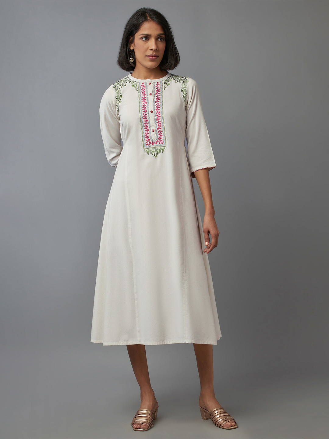 

AURELIA Off White & Green Floral Embroidered A-Line Midi Dress