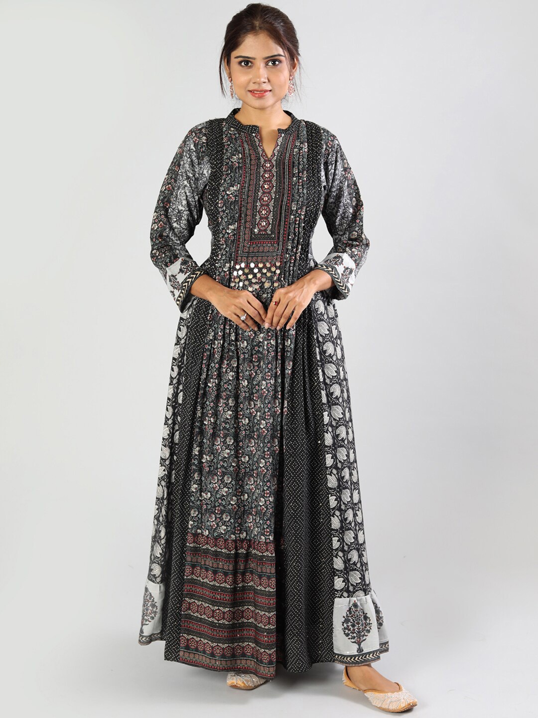 

taruni Women Black & Grey Ethnic Motifs Printed Anarkali Kurta