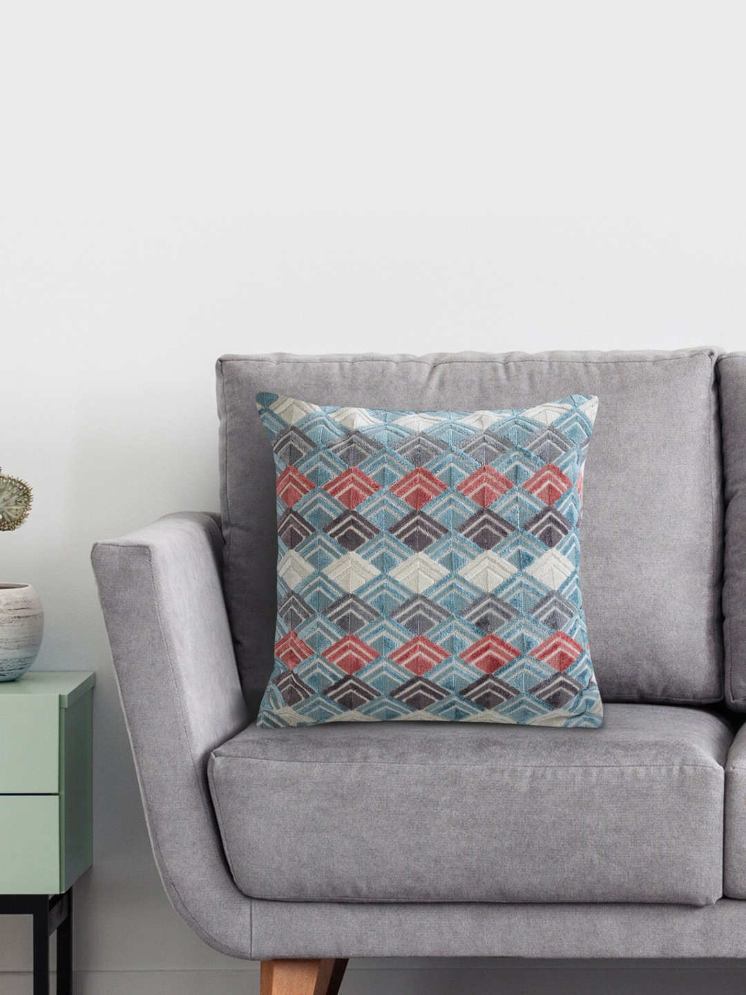 

Home Centre White & Grey Geometric Square Cushion Covers