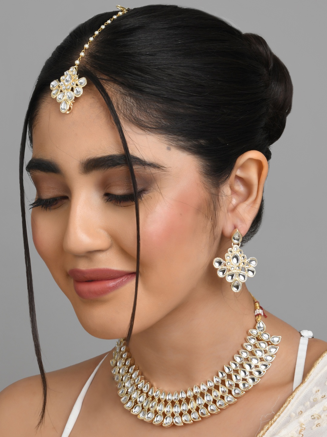 

Fida Gold-Plated White Kundan Studded & Pearl Beaded Jewellery Set