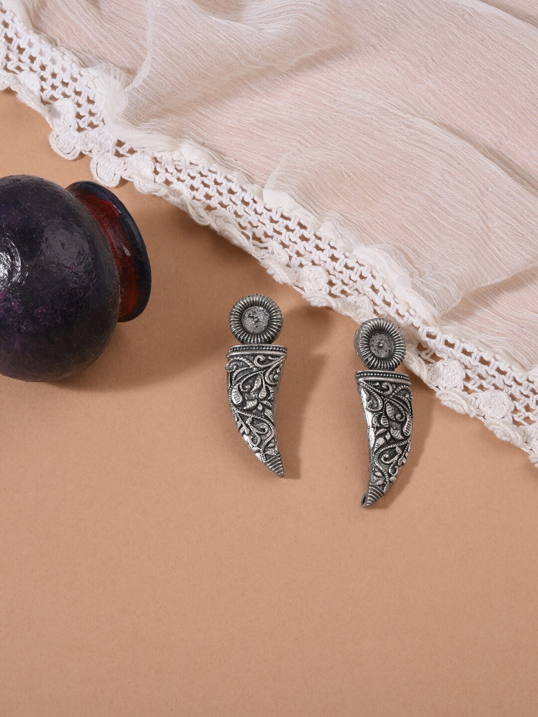 

Fida Women Silver-Toned Animal Shaped Floral Detailed Studs Earrings
