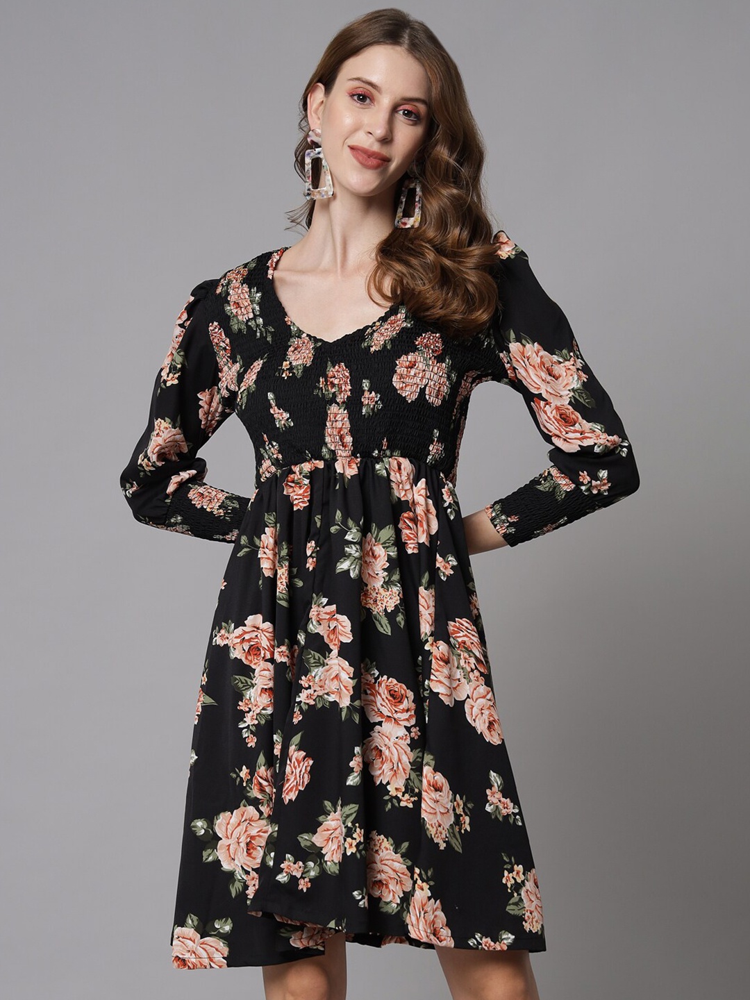 

emeros Black & Peach-Coloured Floral Smocked Crepe Dress