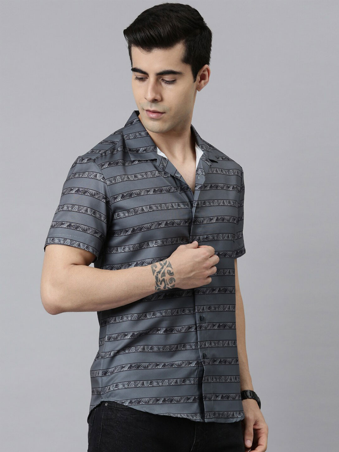 

Bushirt Men Grey Comfort Horizontal Stripes Printed Party Shirt