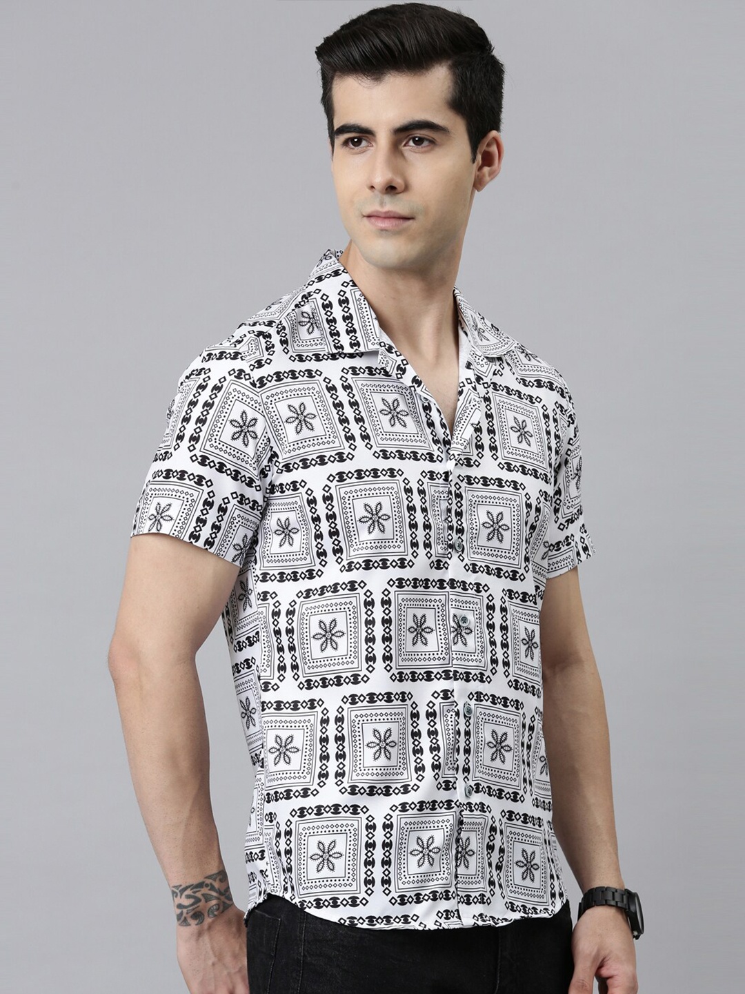 

Bushirt Men White Comfort Printed Party Shirt