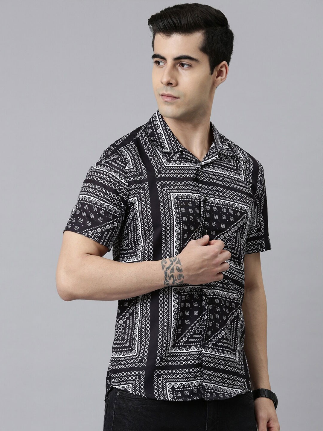 

Bushirt Men Black Comfort Printed Party Shirt