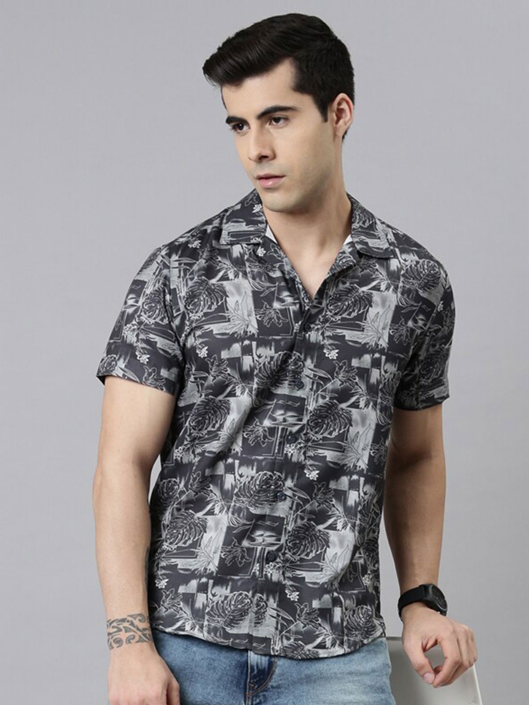 

Bushirt Men Green Comfort Floral Printed Shirt
