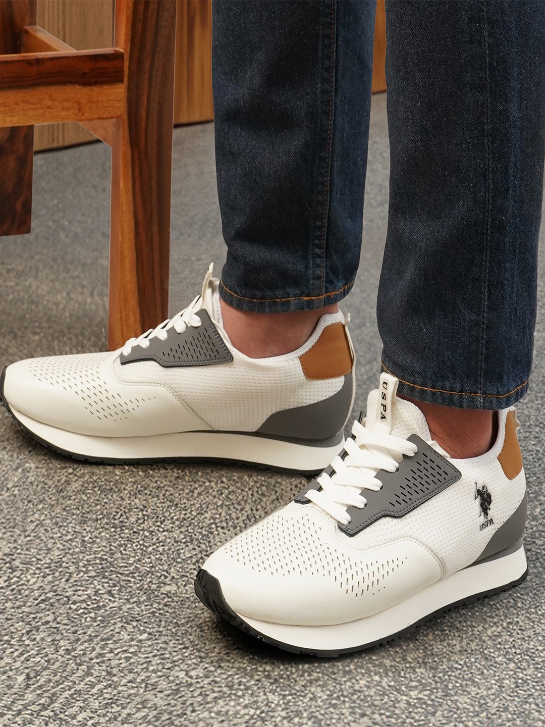 

U S Polo Assn Men Off White Colourblocked Walking Sneakers