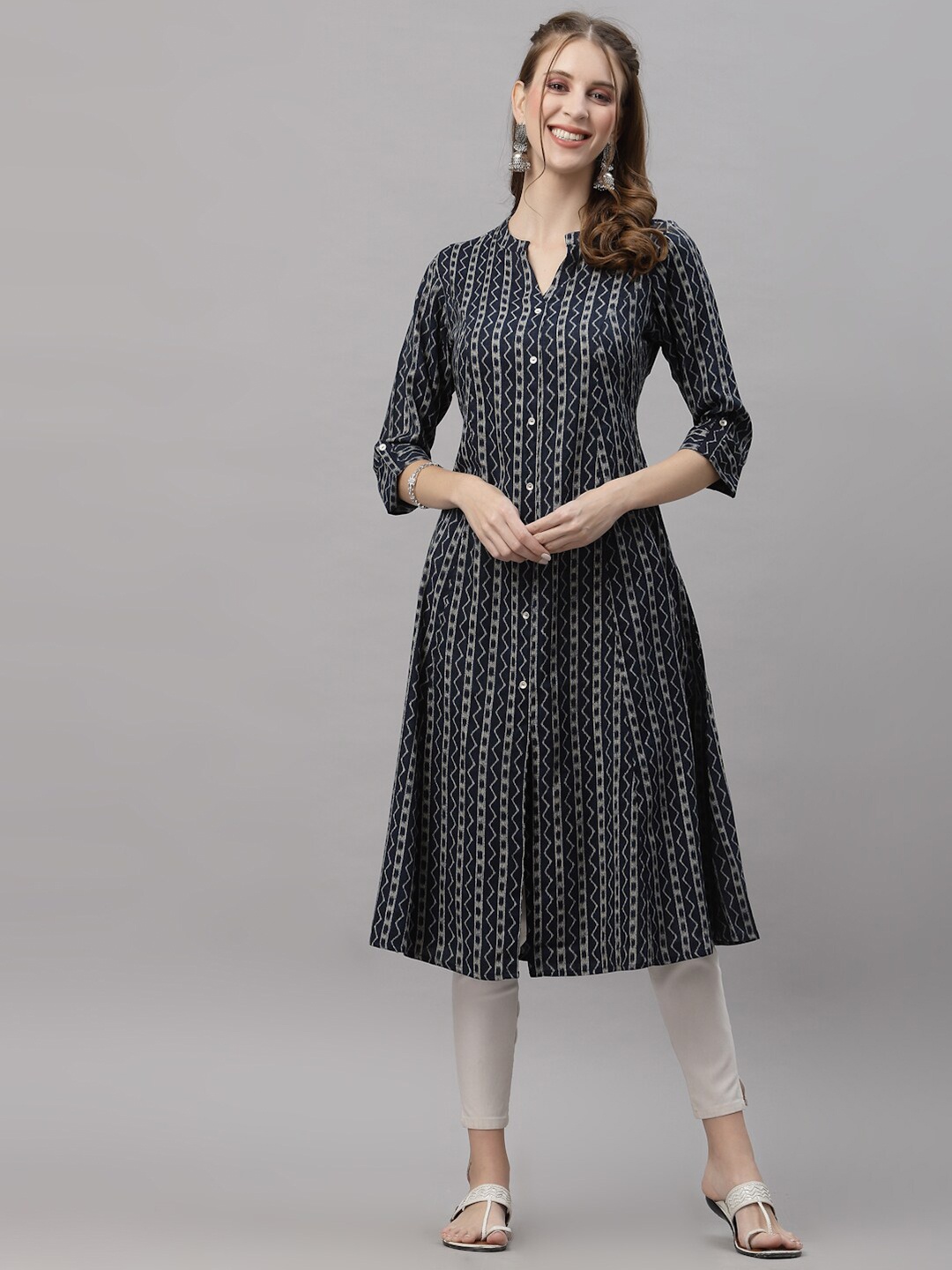 

Ragavi Women Blue Geometric Printed Kurta