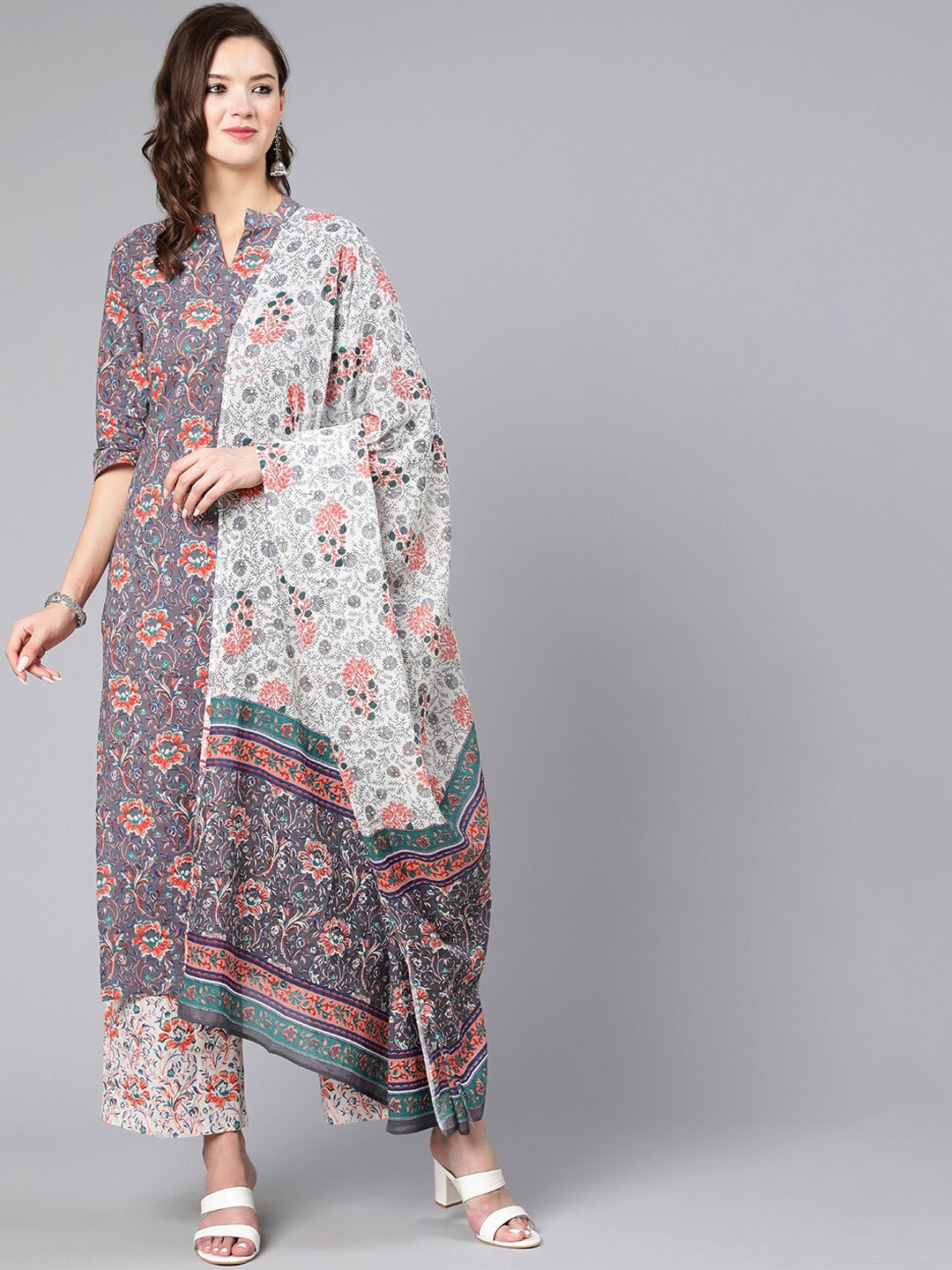 

Nayo Women Grey Floral Printed Pure Cotton Kurta with Trousers & With Dupatta