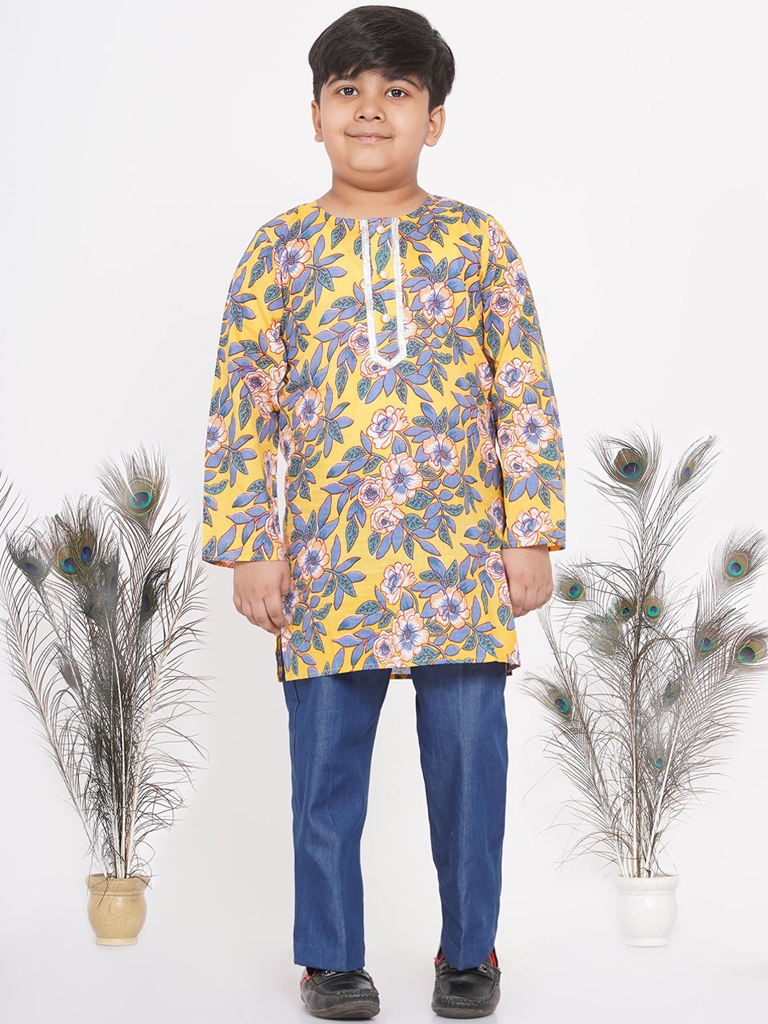 

Little Bansi Boys Yellow Floral Printed Pure Cotton Kurta with Pyjamas