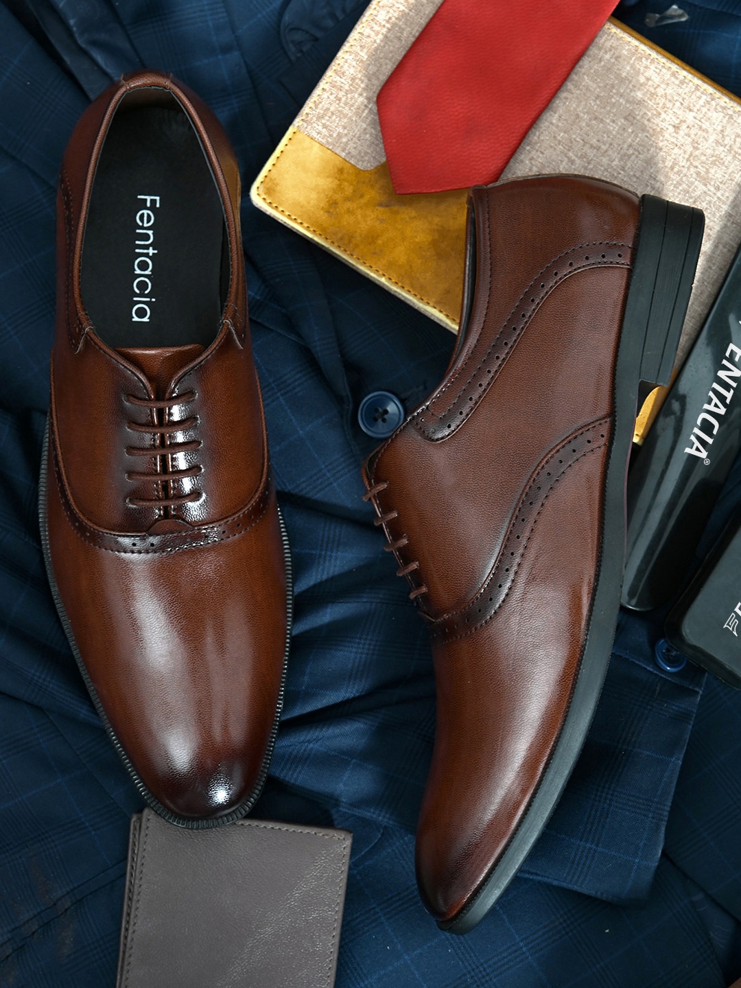 

Fentacia Men Brown Solid Formal Oxfords