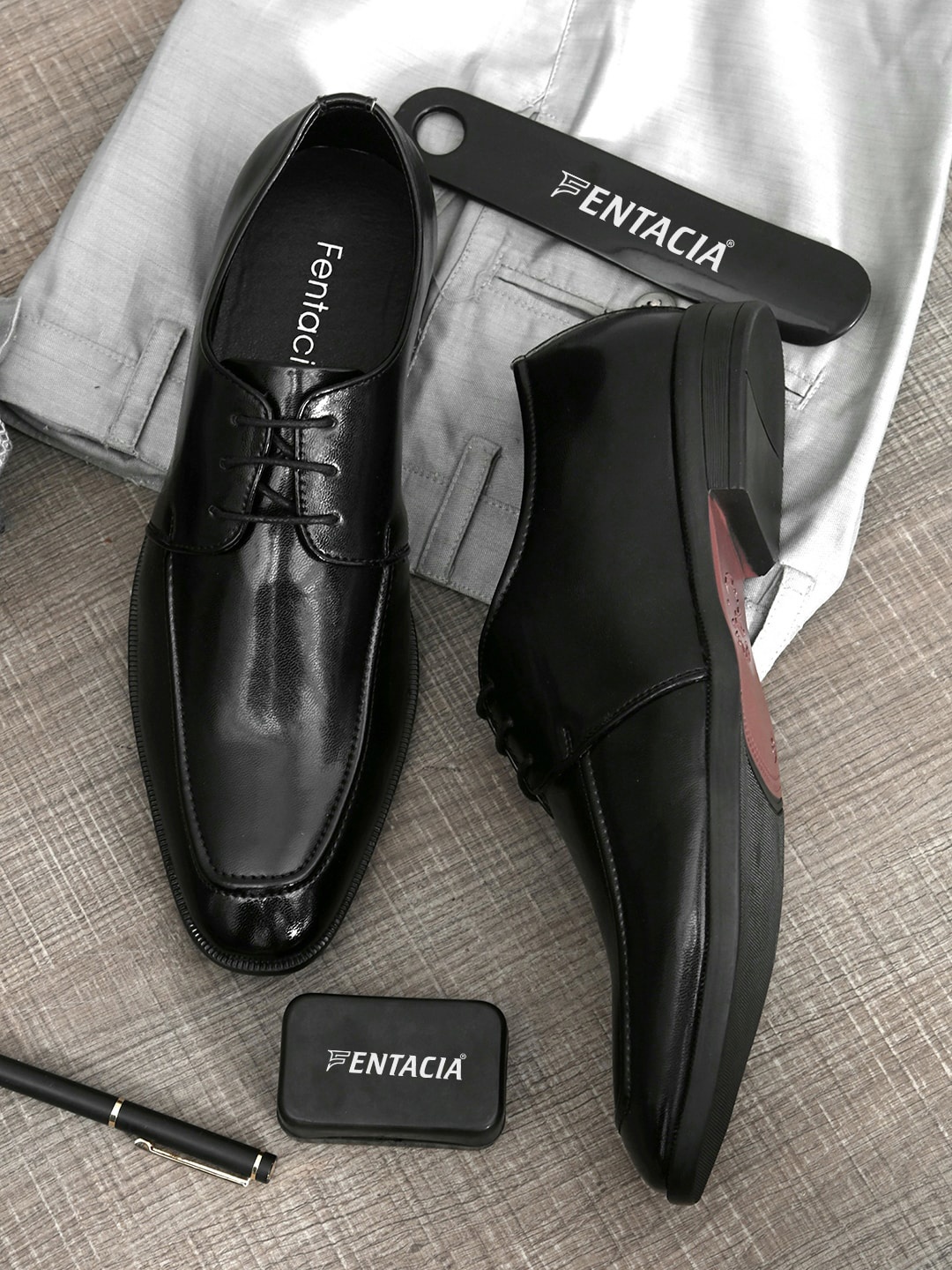 

Fentacia Men Black Solid Lace-Ups Formal Derby