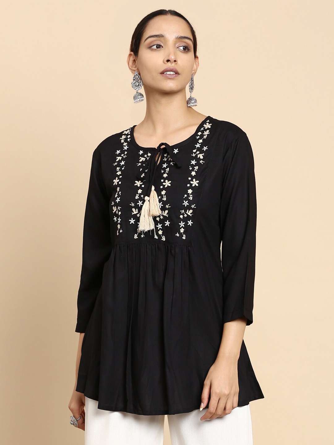 

Soch Women Black & Cream-Coloured Embroidered Tunic