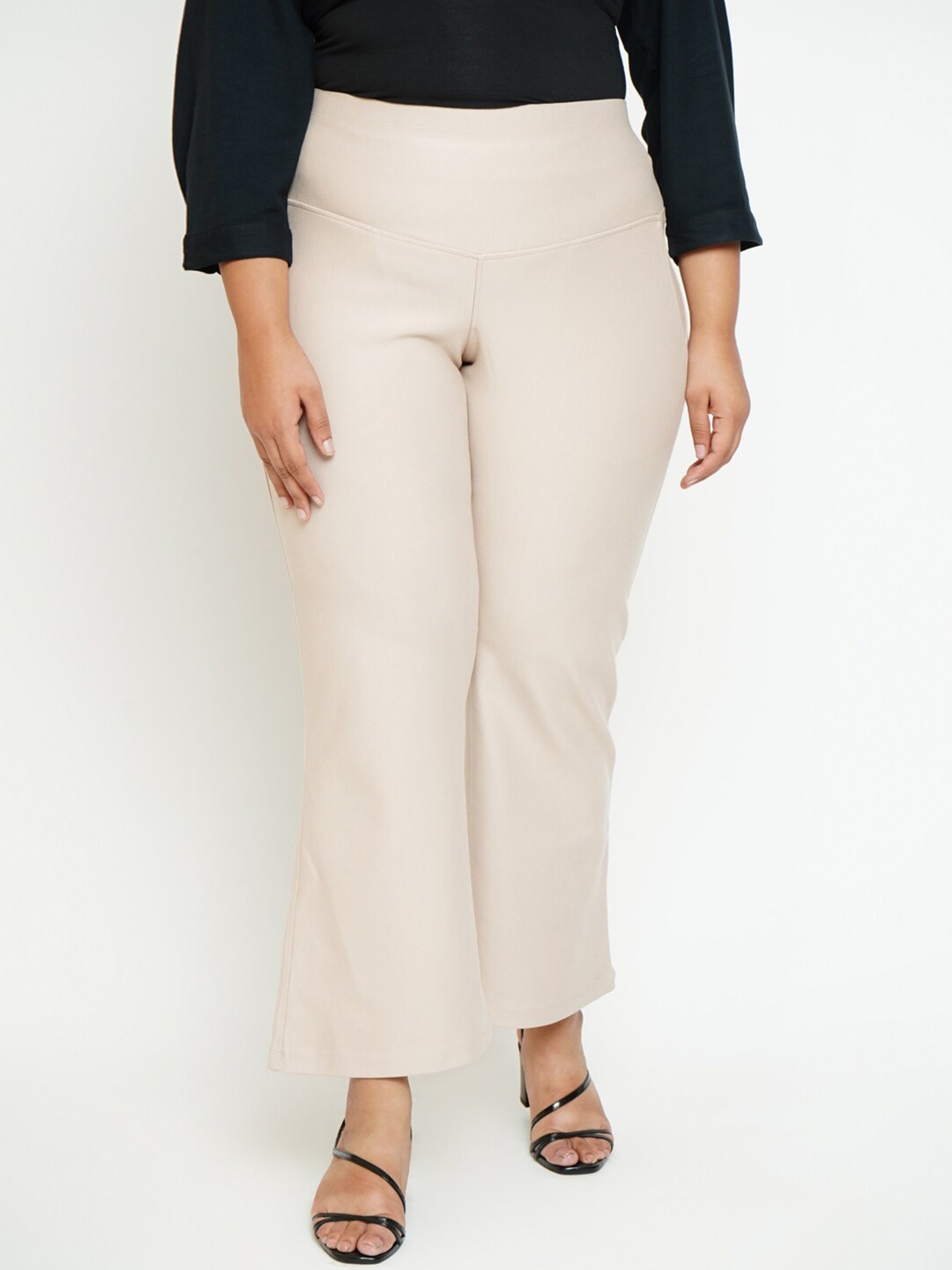 

Amydus Women Plus Size Cream-Coloured Solid Jeggings