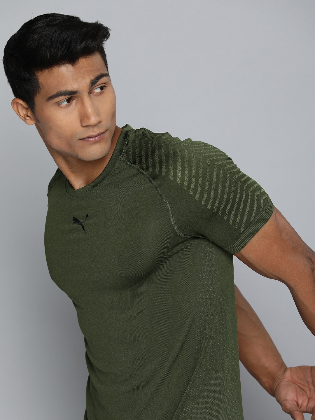 

Puma Men Olive Green Solid FORMKNIT SEAMLESS Training T-shirt