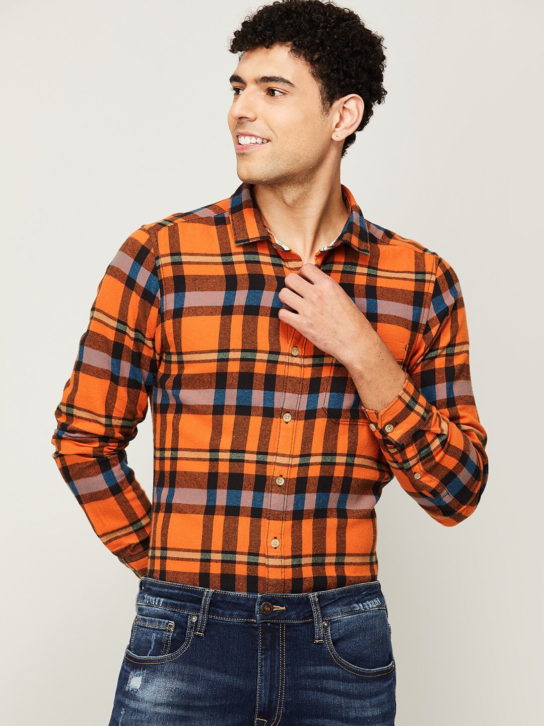 

Bossini Men Brown Slim Fit Tartan Checks Checked Casual Shirt