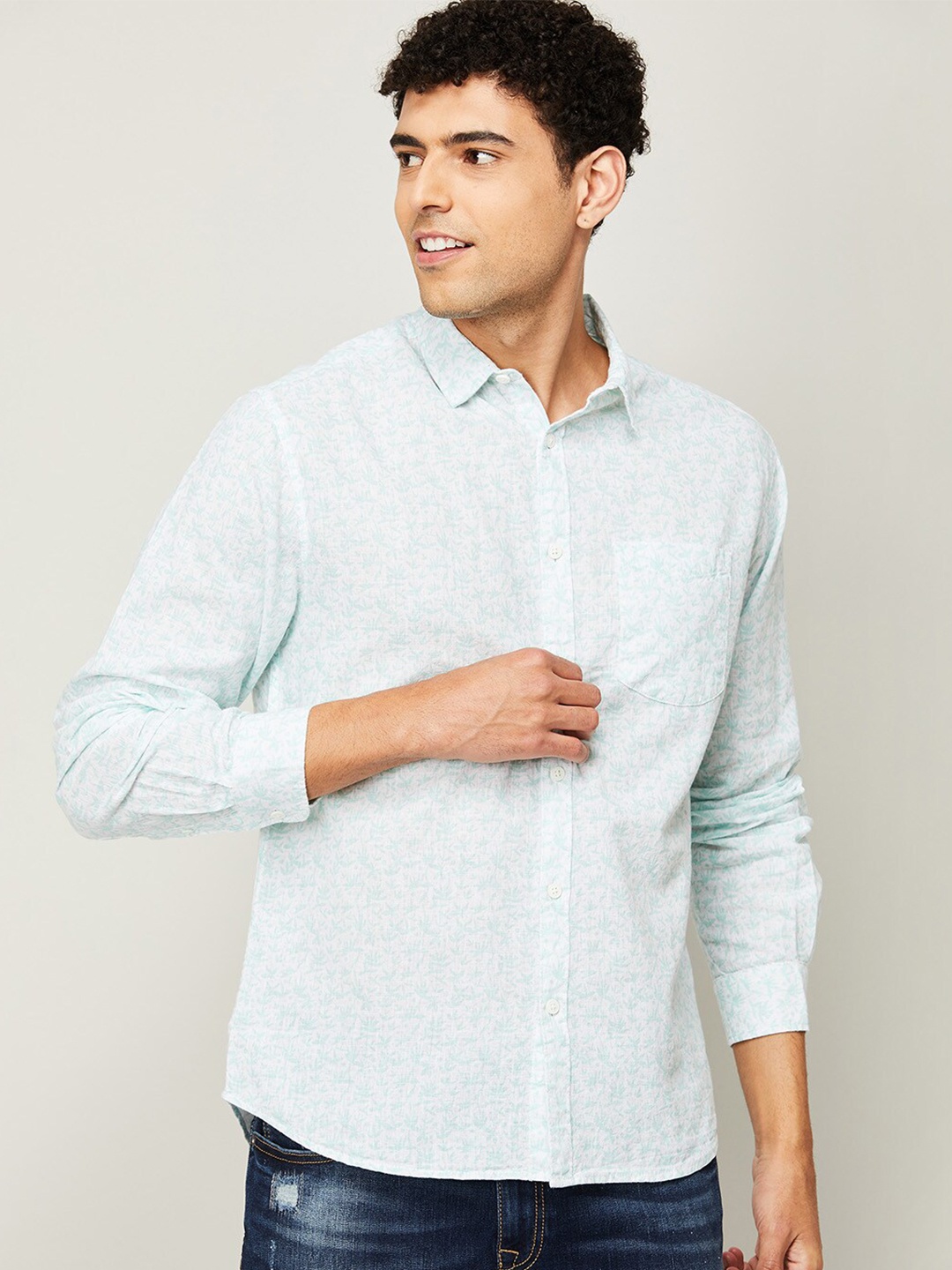 

Fame Forever by Lifestyle Men White & Sea Green Printed Slim Fit Printed Casual Shirt