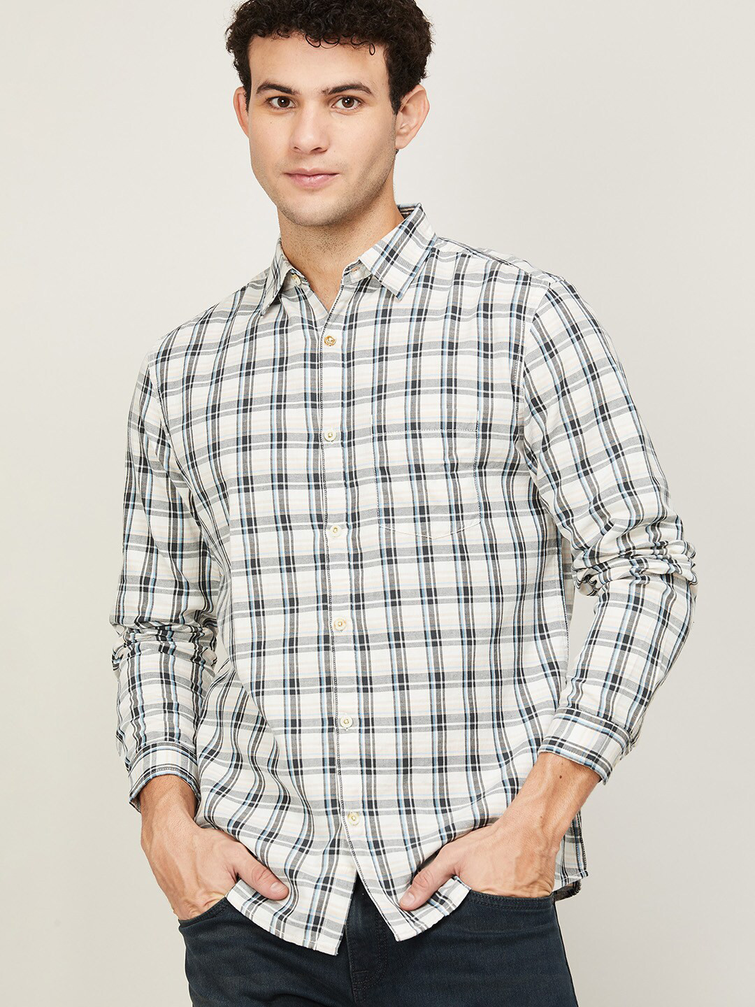 

Forca by Lifestyle Men White Checked Cotton Casual Shirt