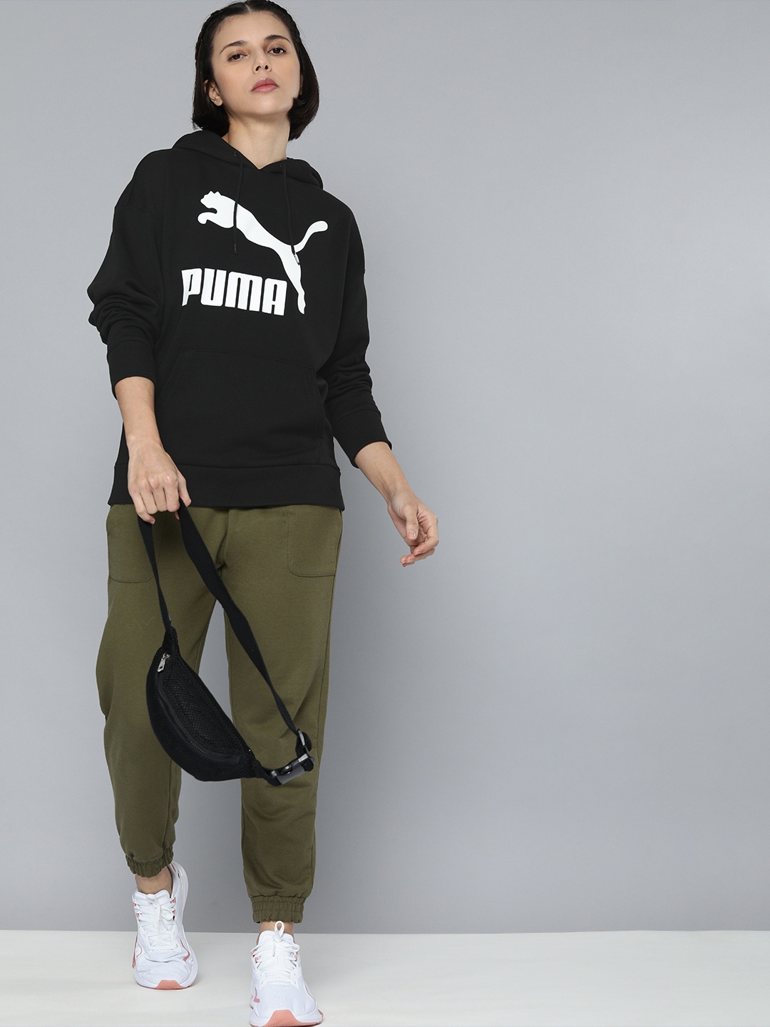

Puma Women Black Classic Brand Logo Print Logo Hood Relaxed Fit Sweatshirt