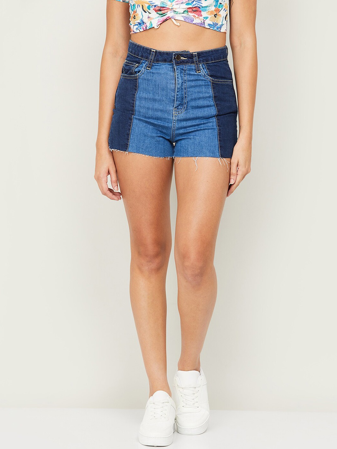 

Ginger by Lifestyle Women Blue Colourblocked Cotton Denim Shorts