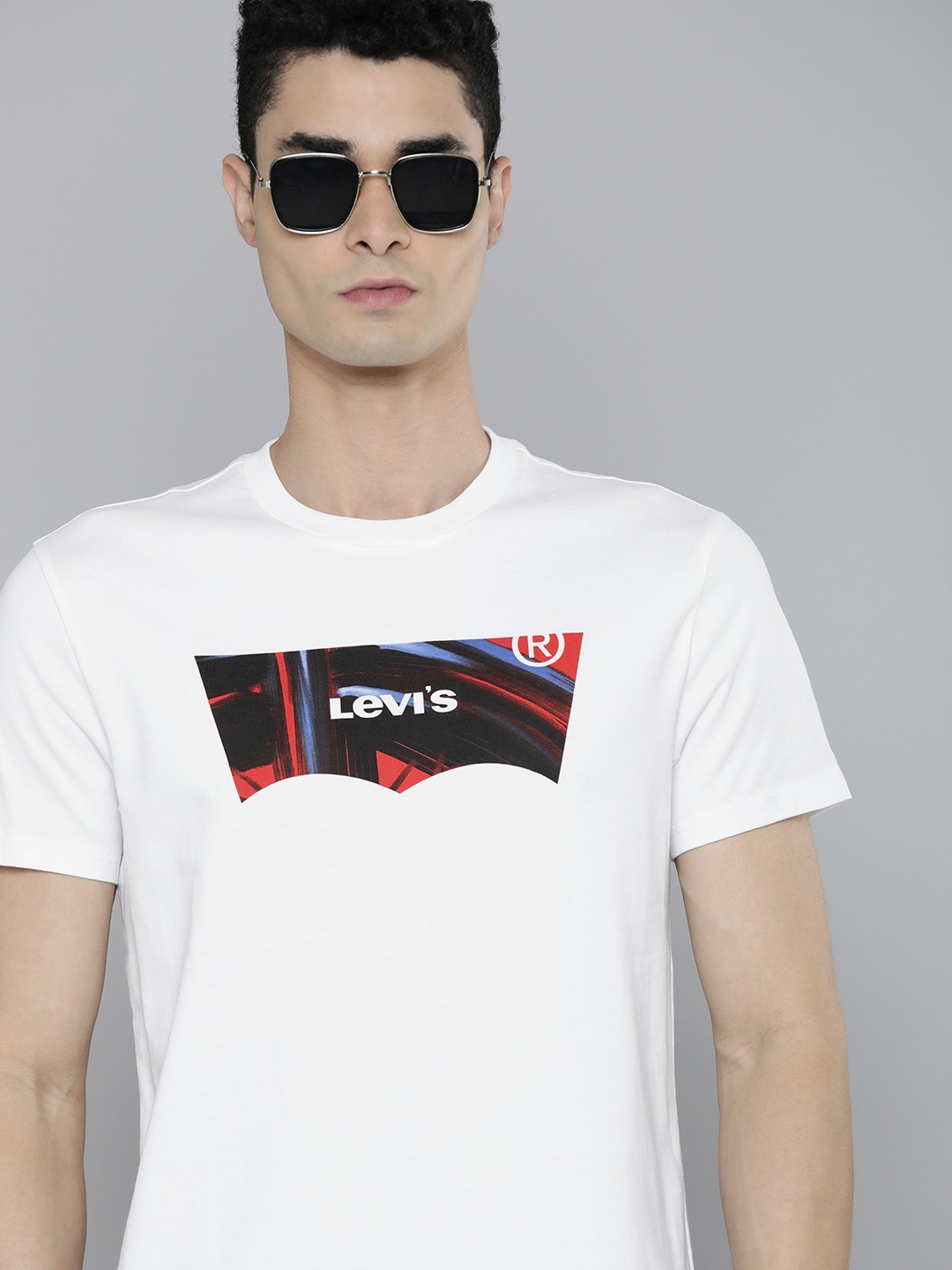 

Levis Men White Brand Logo Printed T-shirt