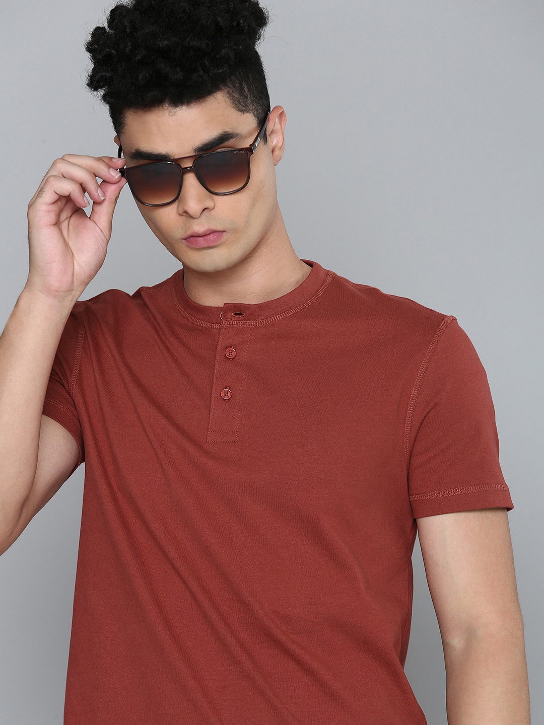 

Levis Men Red Solid Pure Cotton T-shirt with Henley Neck