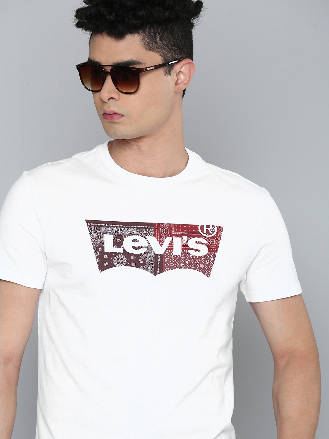 

Levis Men White Brand Logo Printed Pure Cotton T-shirt