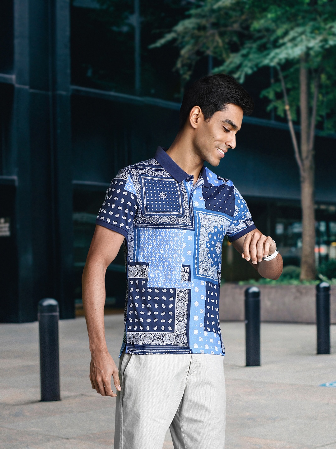 

Levis Men Blue & White Bandana Printed Polo Collar Pure Cotton T-shirt