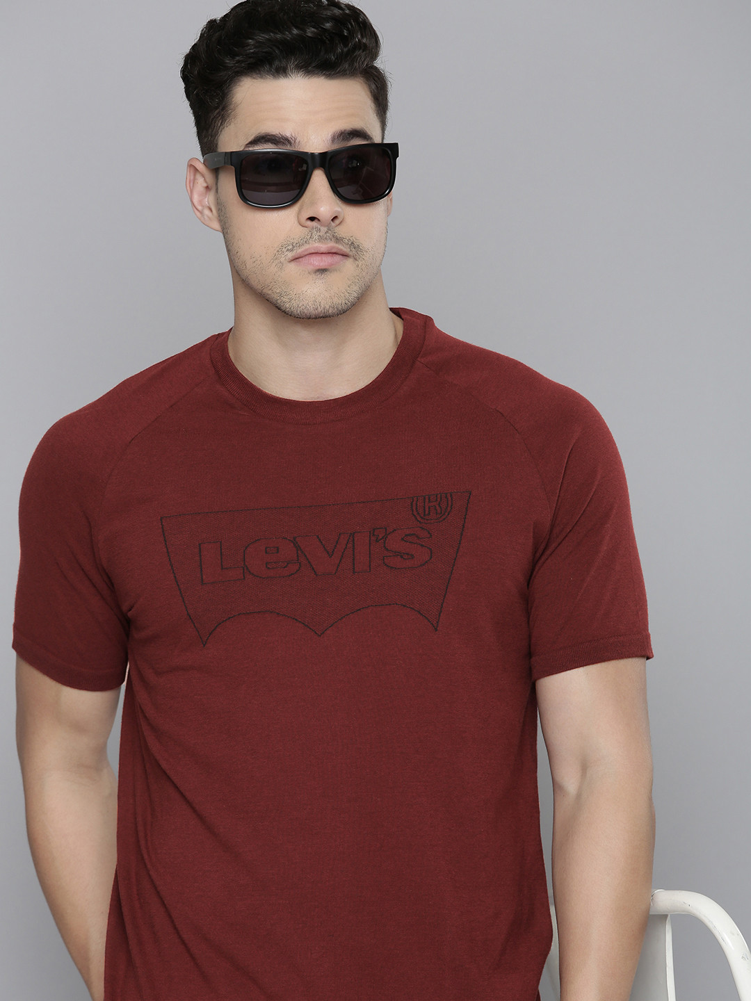 

Levis Men Brand Logo Round-Neck Printed Casual T-shirt, Maroon