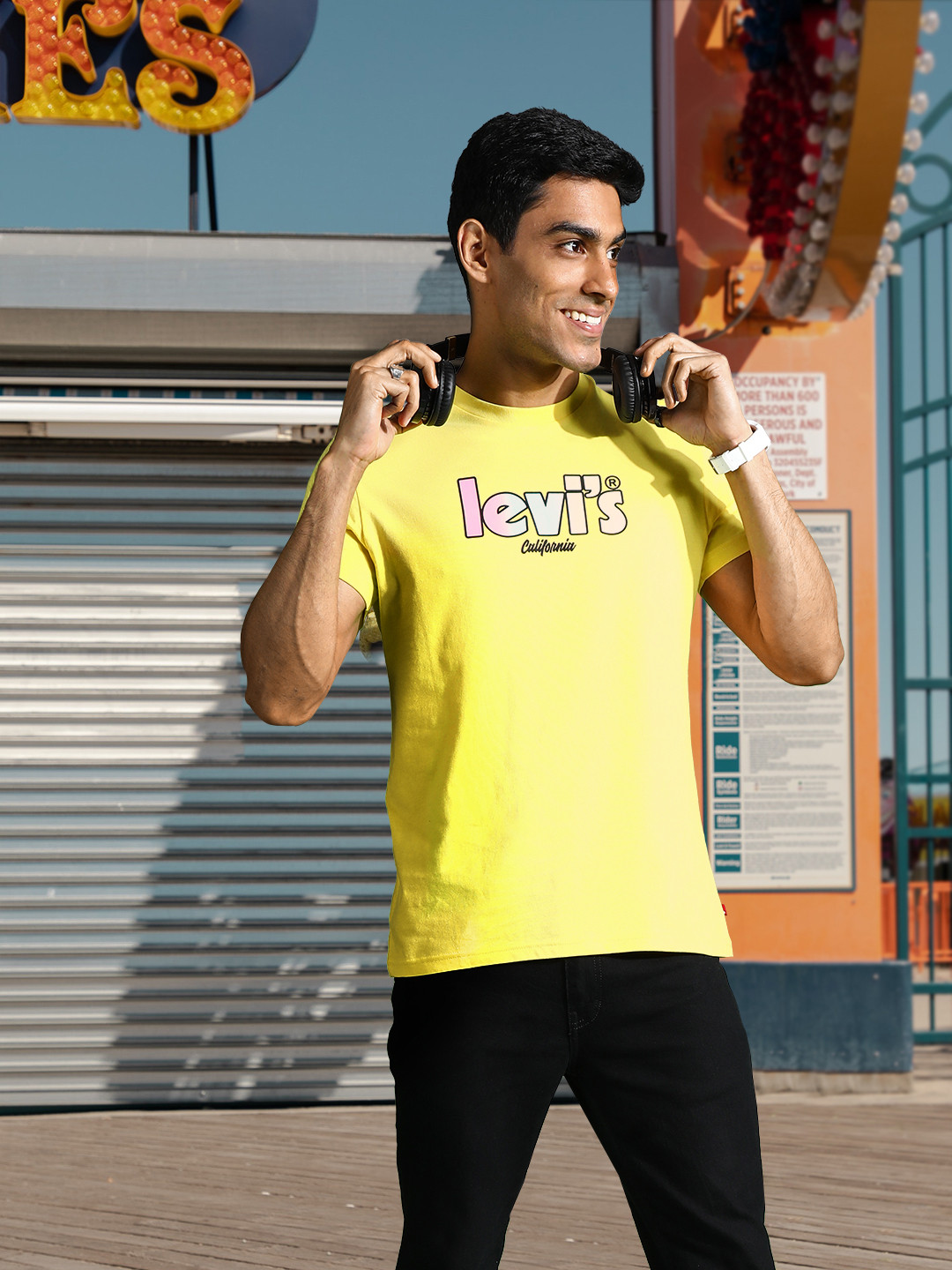 

Levis Men Yellow Brand Logo Printed Pure Cotton T-shirt