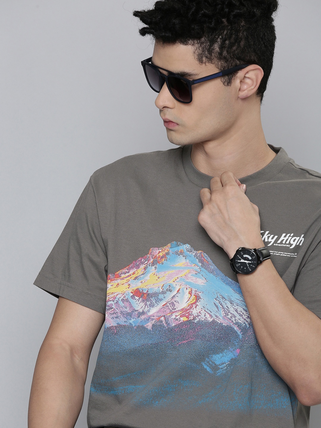 

Levis Men Grey & Blue Printed Pure Cotton T-shirt