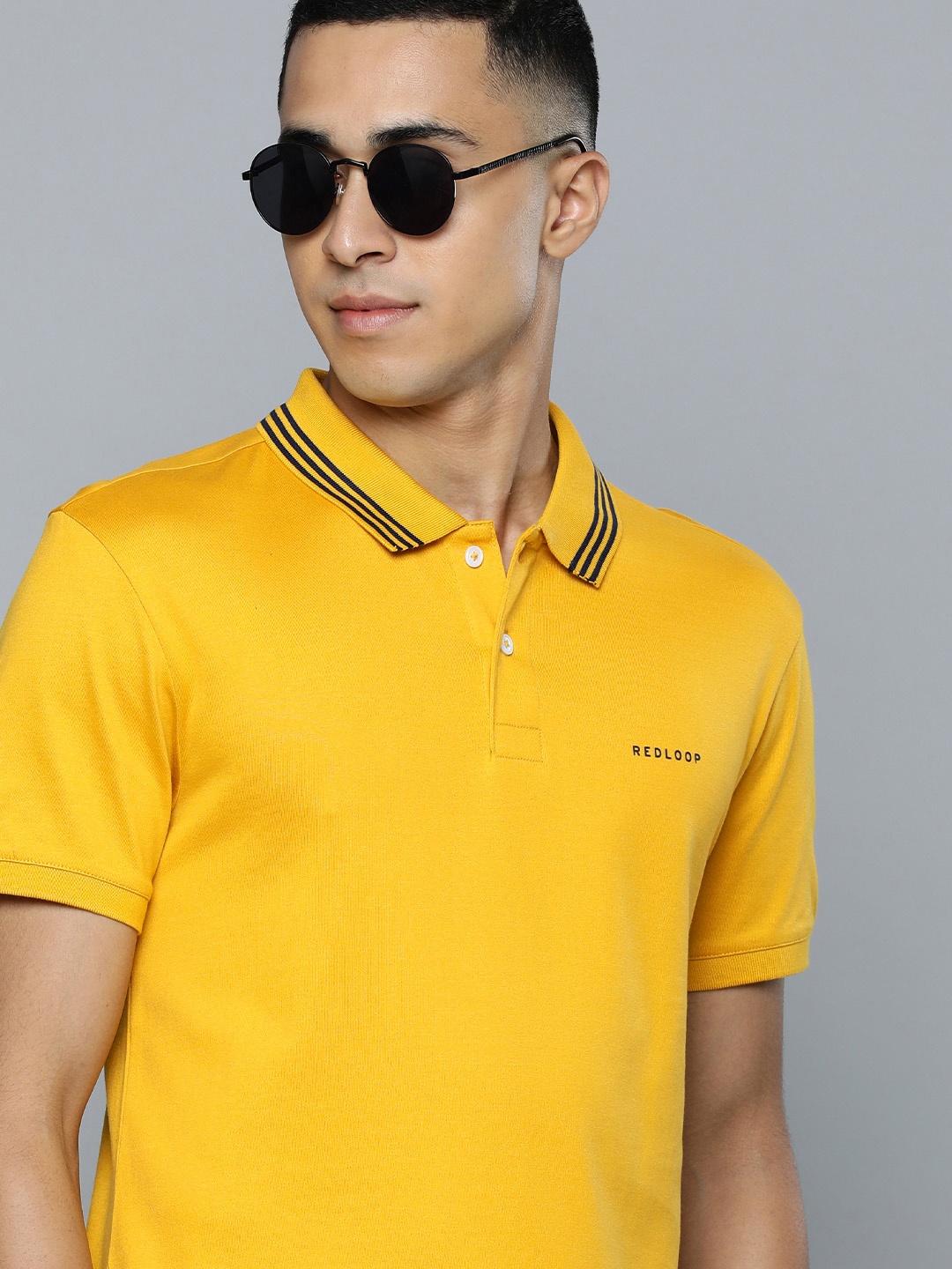 

Levis Men Yellow Solid Pure Cotton T-shirt