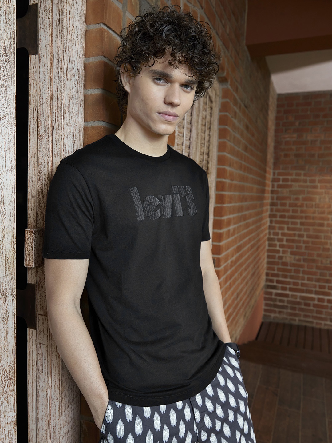 

Levis Men Black Brand Logo Printed Pure Cotton T-shirt