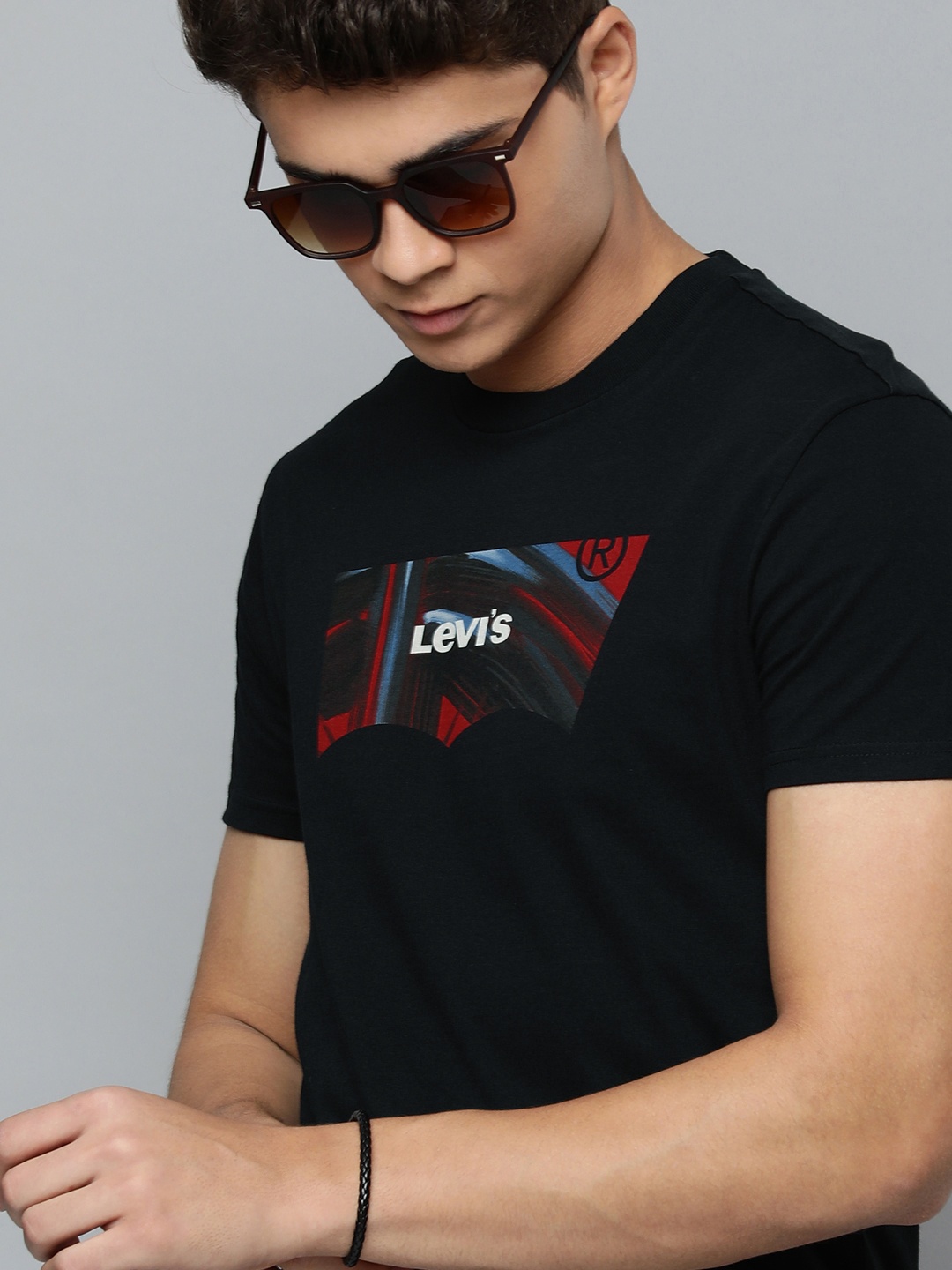 

Levis Men Black Brand Logo Print Round Neck Pure Cotton Slim Fit T-shirt