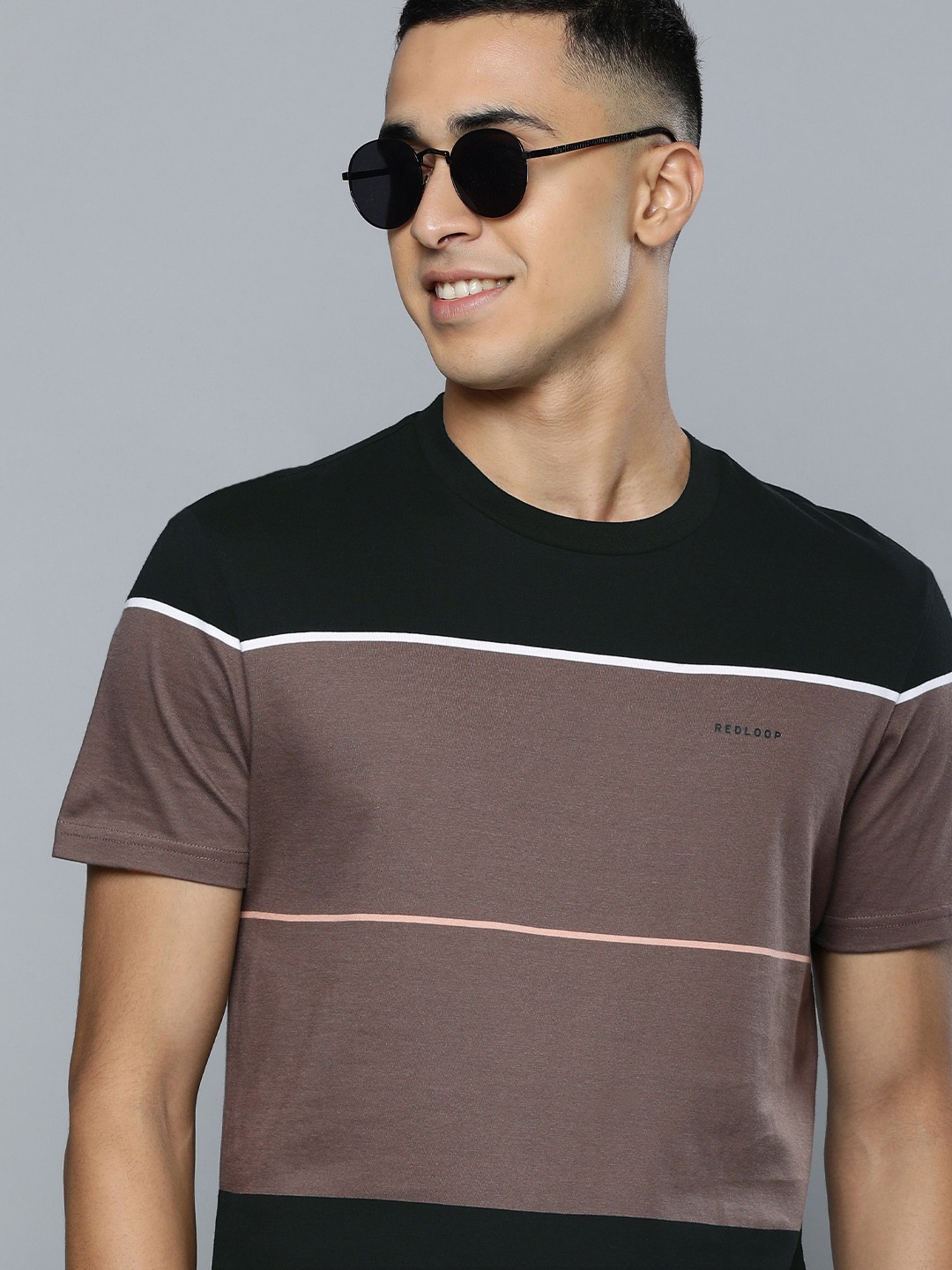 

Levis Men Black & Brown Colourblocked Pure Cotton T-shirt