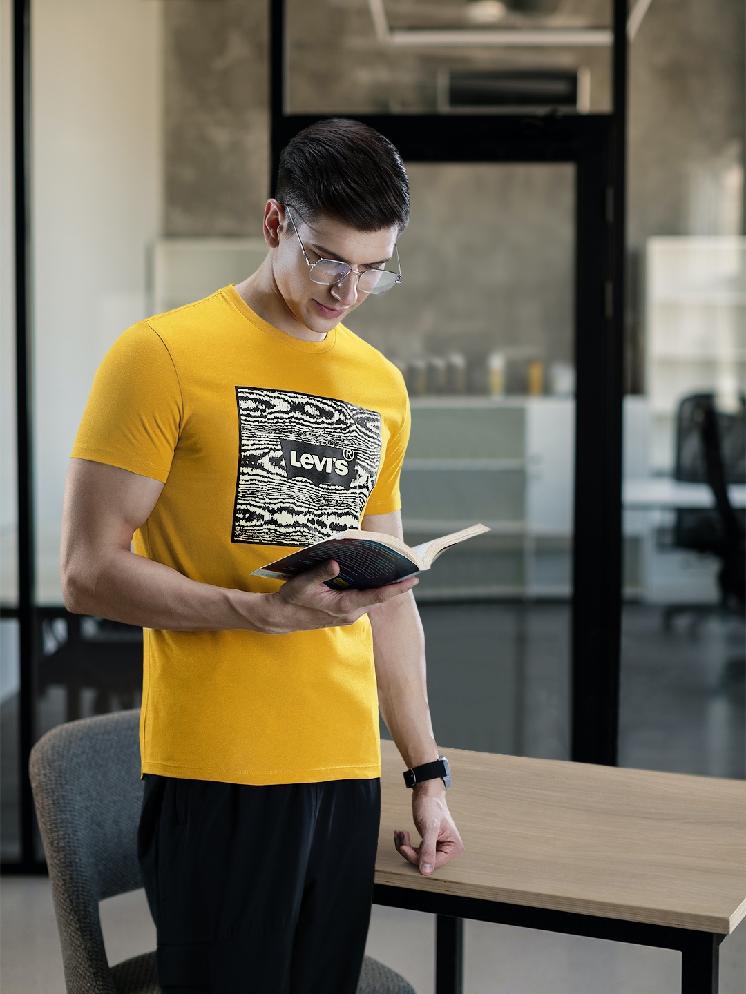

Levis Men Mustard Yellow Brand Logo Printed Pure Cotton T-shirt