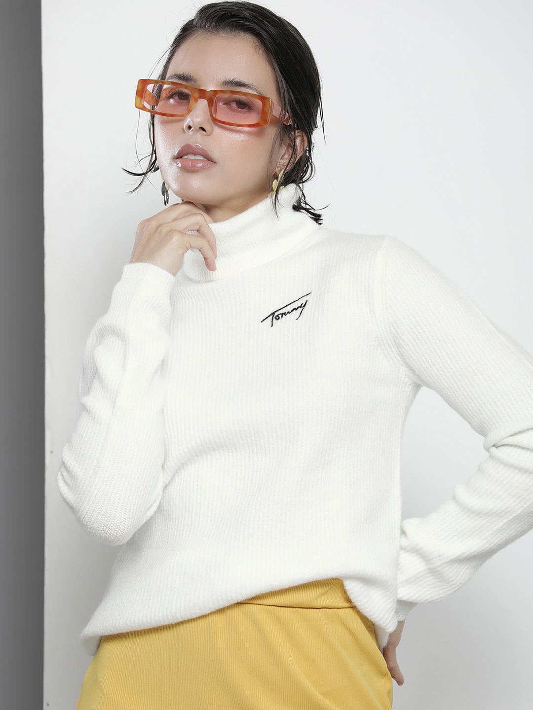 

Tommy Hilfiger Women White Ribbed Pullover Sweater