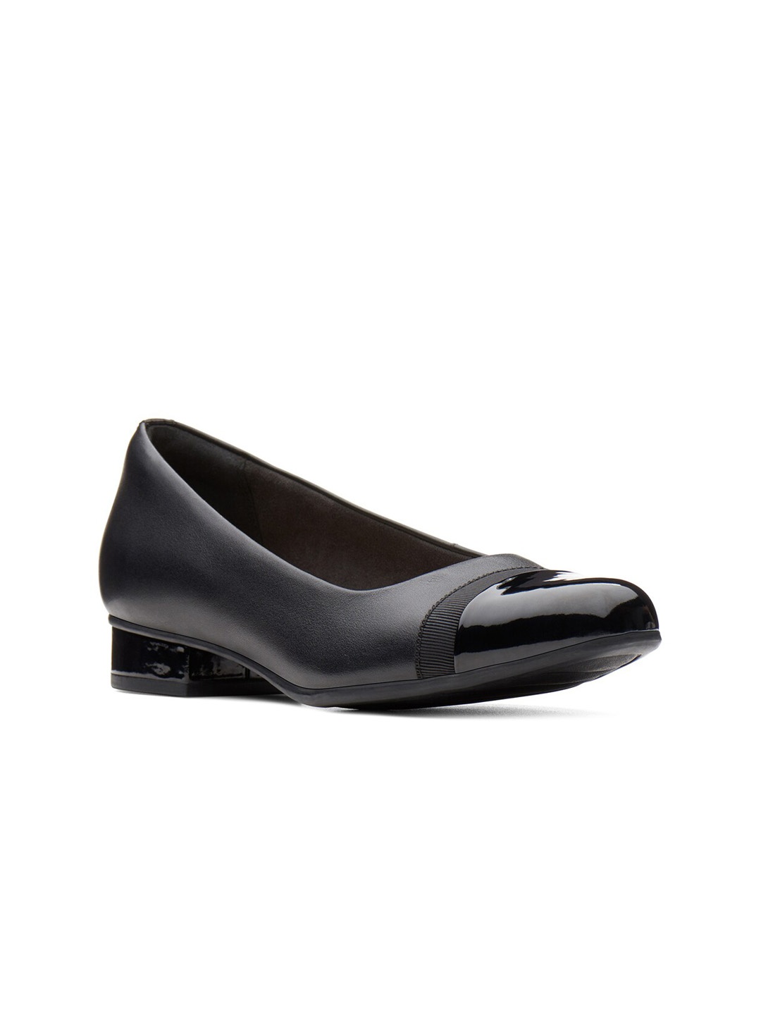 

Clarks Women Black Textured Leather Loafers