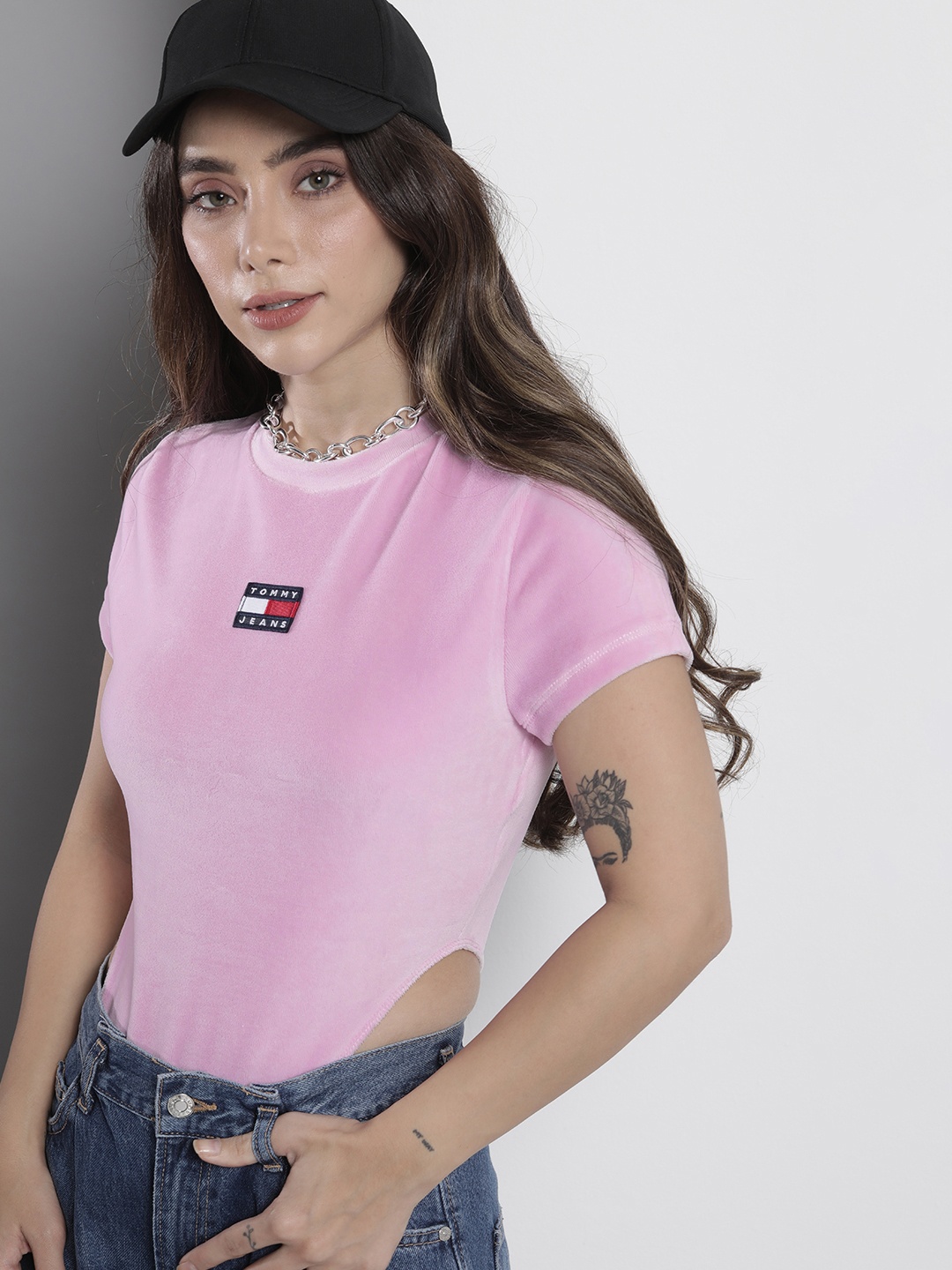 

Tommy Hilfiger Women Pink Brand Logo Embroidered Detail Slim Fit Crop T-shirt