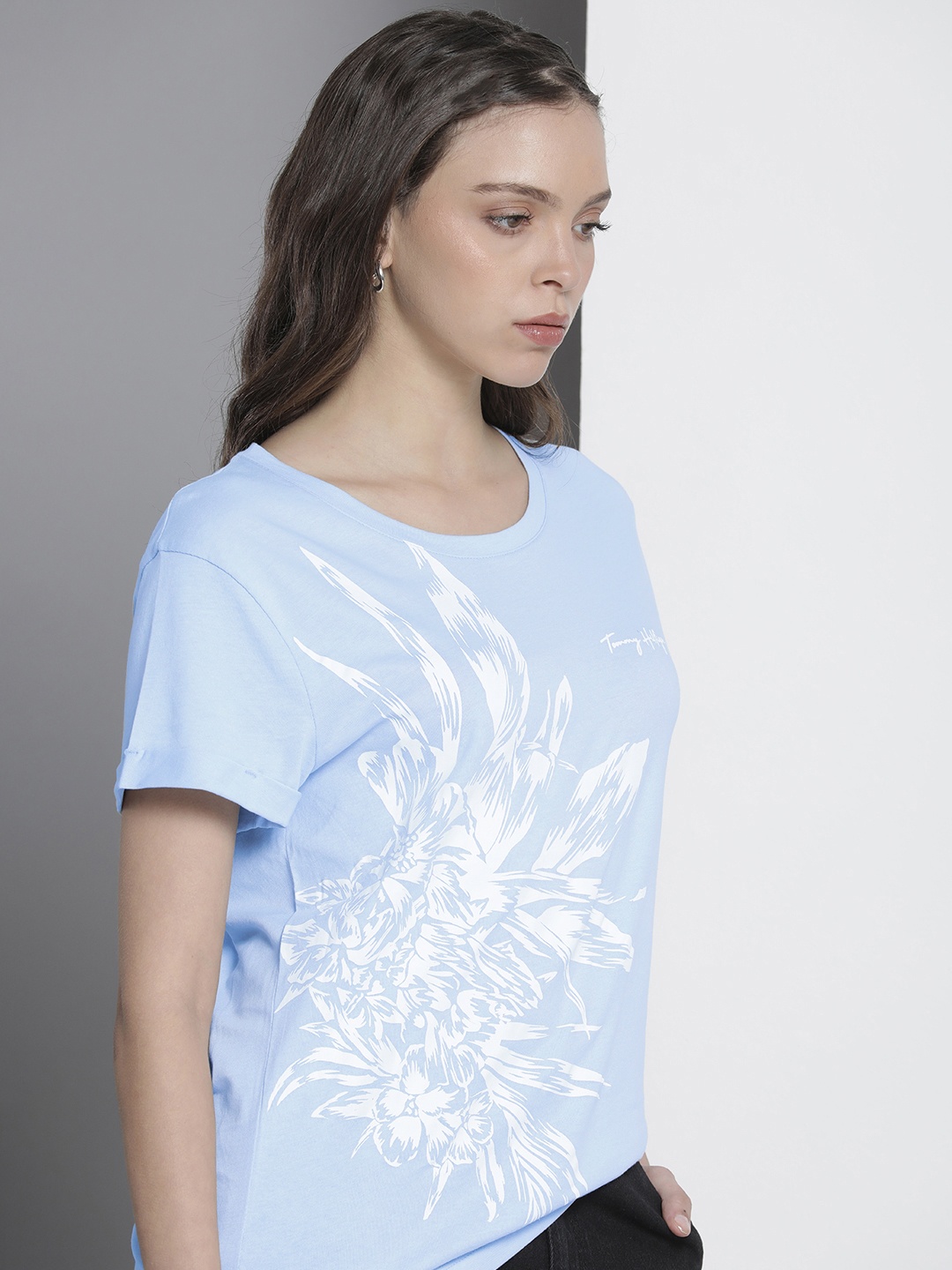 

Tommy Hilfiger Women Blue & White Floral Printed Organic Cotton T-shirt