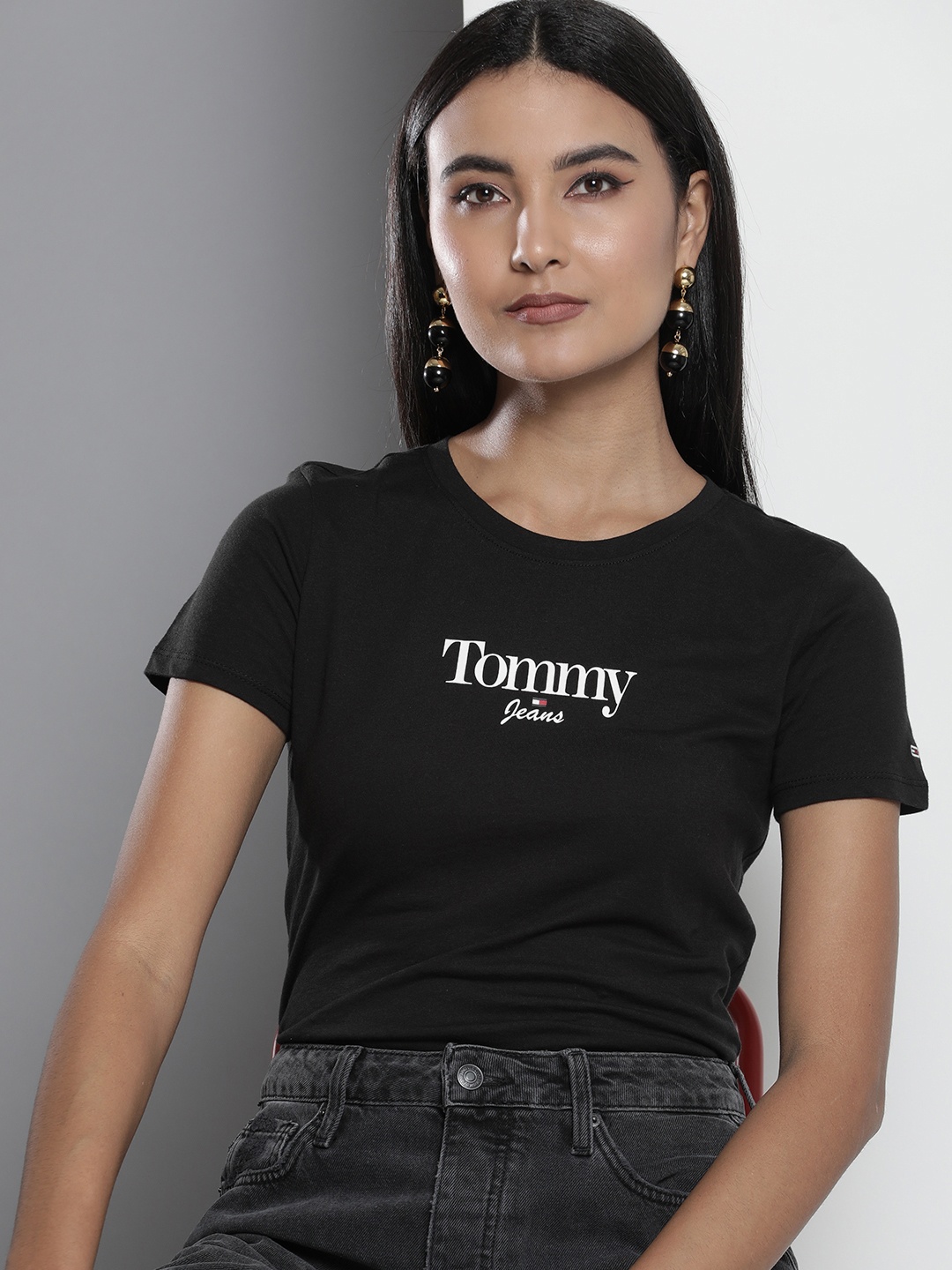 

Tommy Hilfiger Women Black & White Brand Logo Printed Slim Fit T-shirt