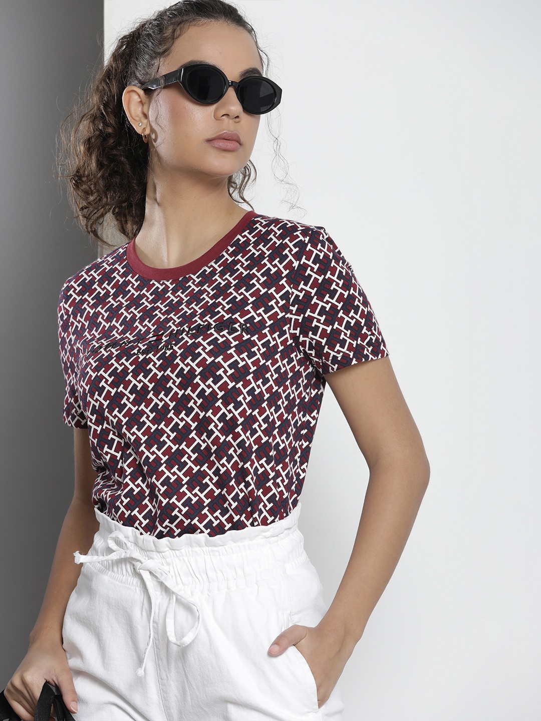 

Tommy Hilfiger Women Maroon & Navy Blue Typography Printed T-shirt