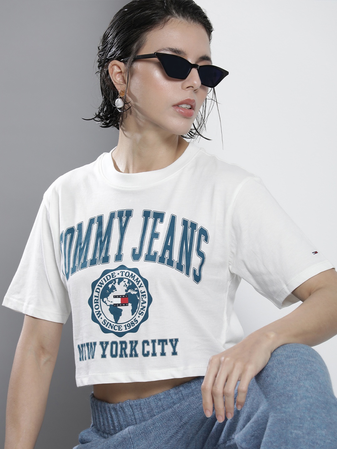 

Tommy Hilfiger Women White & Teal Brand Logo Printed Pure Cotton T-shirt