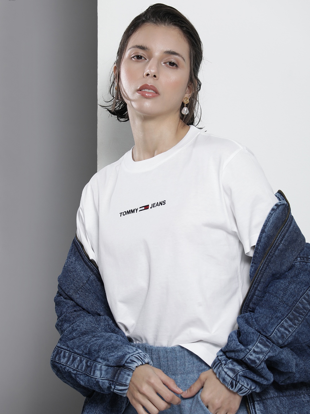 

Tommy Hilfiger Women White Brand Logo Printed Applique Pure Cotton T-shirt