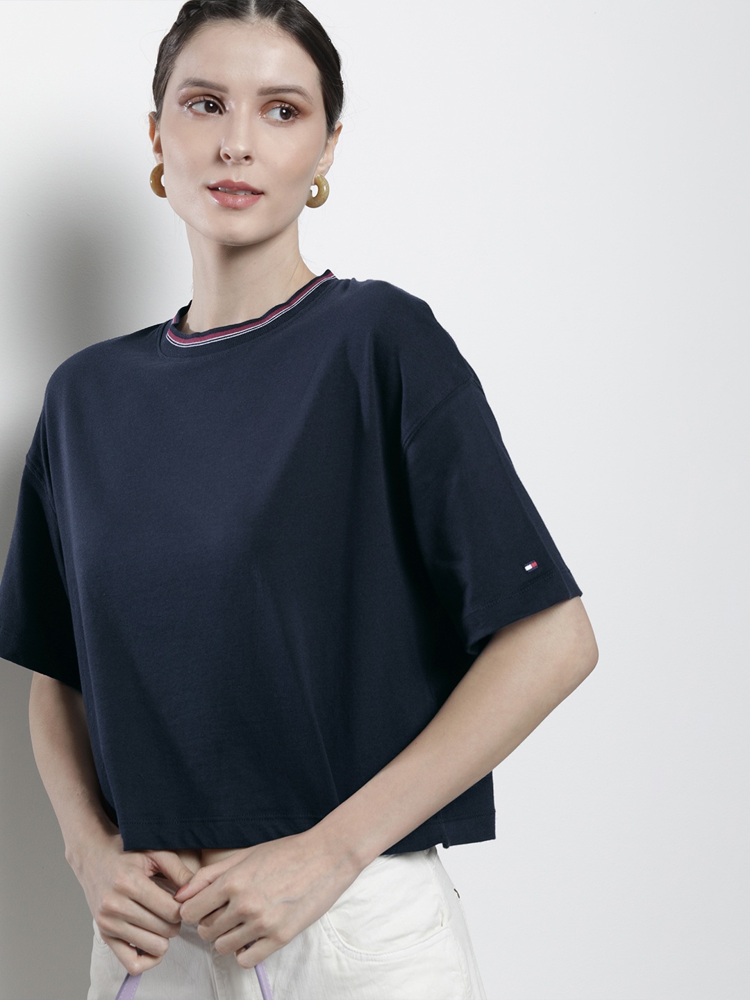 

Tommy Hilfiger Women Navy Blue Drop-Shoulder Sleeves Pure Cotton Crop T-shirt