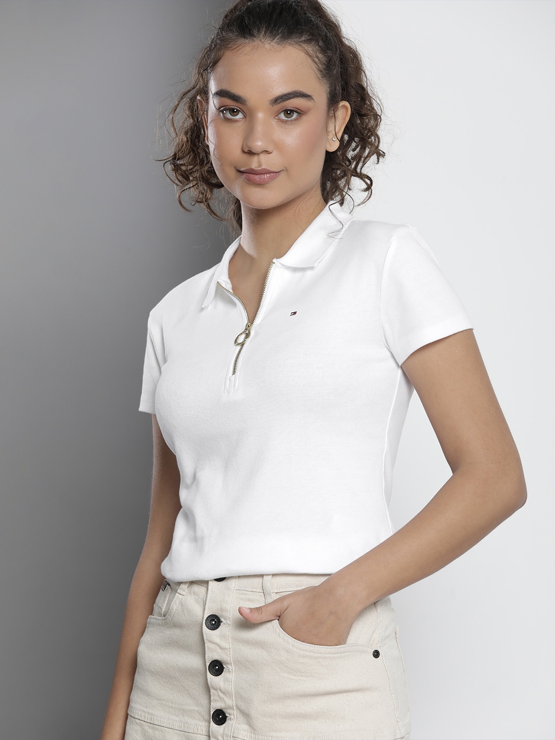 

Tommy Hilfiger Women White Solid Pure Cotton Slim Fit T-shirt