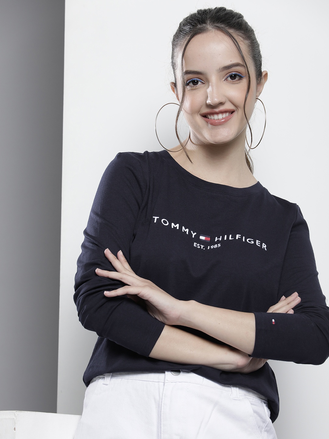 

Tommy Hilfiger Women Navy Blue & White Brand Logo Printed Pure Cotton T-shirt