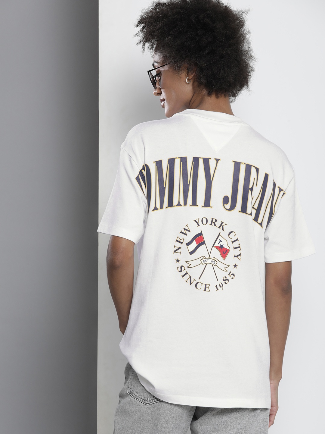 

Tommy Hilfiger Women White Brand Logo Printed Pure Cotton Boxy T-shirt