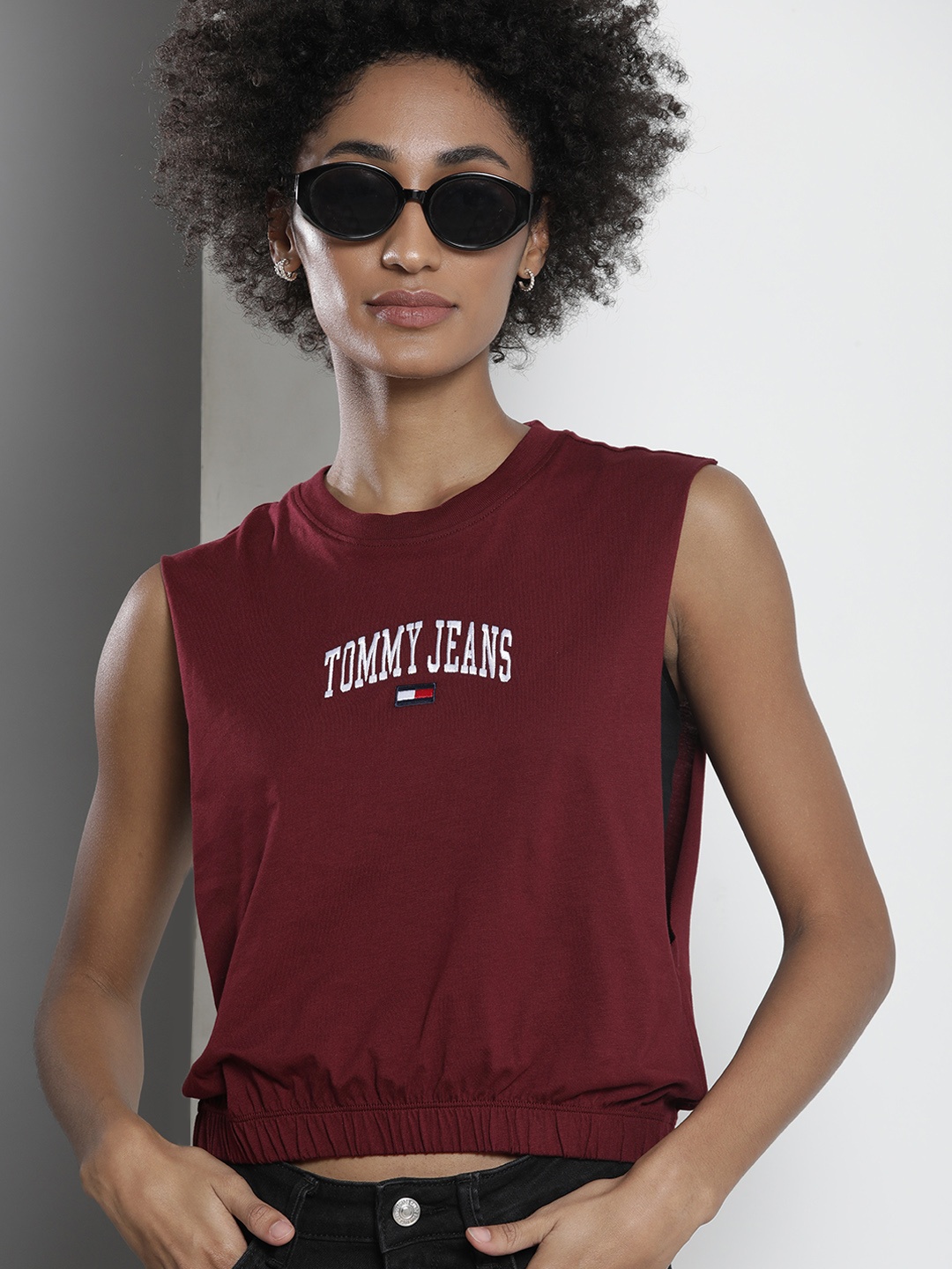 

Tommy Hilfiger Women Maroon Brand Logo Embroidered Organic Cotton Cuffed Tank T-shirt